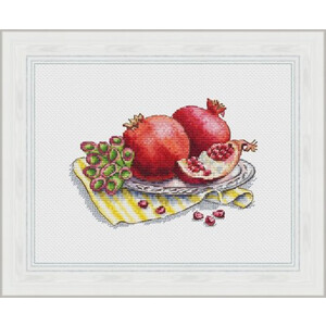 Гранат на тарелке